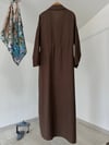 36415 Belden Büzgülü Düğmeli Elbise-Kahverengi