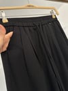 70128 Önden Pilili Bol Paça Pantolon-Siyah