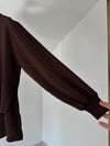 70480 Kumaş Garnili Dilimli Triko Bluz-Kahve