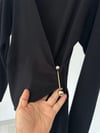 A8541 Gold Aksesuarlı Asimetrik Bluz-Siyah