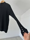 TRK16 Manşette Düğme Aksesuarlı Dik Yaka Triko Bluz-Siyah