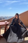 Puantiye Kemerli Elbise- Siyah