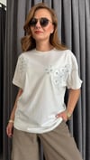 düşük kol boncuk detay ekru tshirt