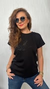 düşük kol nakış işli siyah tshirt