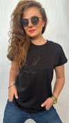 düşük kol nakış işli siyah tshirt