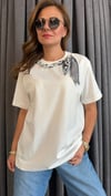 fular yaka beyaz tshirt 2
