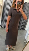 polo yaka pike modal kahve elbise