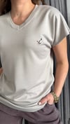 v yaka kuş bej tshirt