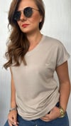 v yaka kuş taş tshirt