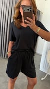 v yaka siyah şort takım