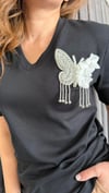 v yaka taşlı kelebek siyah tshirt