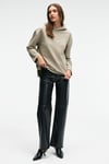 CAMELLIA Kadın Önü Nakışlı Etek Ucu Yırtmaçlı Kapüşonlu Comfort Fit Taş Rengi Sweatshirt