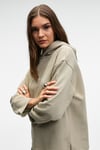 CAMELLIA Kadın Önü Nakışlı Etek Ucu Yırtmaçlı Kapüşonlu Comfort Fit Taş Rengi Sweatshirt