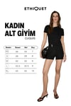 CUQUIS Kadın Yumuşak Ve Esnek Kumaşlı Toka Detaylı Slim Fit Siyah Şort