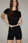 CUQUIS Kadın Yumuşak Ve Esnek Kumaşlı Toka Detaylı Slim Fit Siyah Şort
