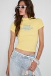 GALLURA Kadın Yumuşak Ve Esnek Kumaşlı Baskı Detaylı Yuvarlak Yakalı Kısa Kol Sarı T-Shirt