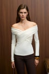 SELUNETTE Kadın Asimetrik Yakalı Omuzu Açık Esnek Kumaşlı Vücudu Saran Slim Fit Ekru Bluz