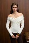 SELUNETTE Kadın Asimetrik Yakalı Omuzu Açık Esnek Kumaşlı Vücudu Saran Slim Fit Ekru Bluz