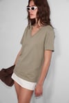SHEANE Kadın %100 Organik Pamuk Derin V Yakalı Comfort Fit Vizon T-Shirt