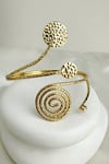 Altın Rengi Spiral Detay Tek Taşlı Kol Aksesuarı (Çapı:9cm)