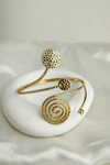Altın Rengi Spiral Detay Tek Taşlı Kol Aksesuarı (Çapı:9cm)