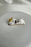 Altın Sarısı Yatan Snoopy Köpek Broş (4cm)