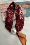 Bordo Desenli İnci Detay Fular Kolye (45cm)