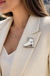 Gümüş Rengi Kar Tanesi Detay Taşlı Beyaz Buz Pateni Broş (3cm)