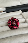Kırmızı Mineli Zarif Gül Broş (3cm)