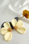 Kırmızı Renk Topçuk Detay Çiçek Küpe (7cm)