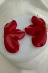 Kırmızı Renk Topçuk Detay Çiçek Küpe (7cm)