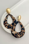 Oval metal Detaylı  Leopar Desenli Sallantılı Küpe (4*7)