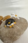 Papatya Detay Sevimli Kirpi Broş (4cm)
