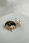 Papatya Detay Sevimli Kirpi Broş (4cm)