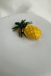 Sarı Mineli Taşlı Yaprak Detay Ananas Broş (4cm)