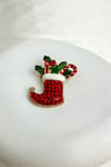 Yılbaşı Özel Yeşil Yıldız Detay Kırmızı Taşlı Noel Çorap Broş (4cm)