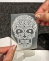 TWT17 Beyaz Motif Çalışma Kurukafa Etiketi Şeffaf Sticker