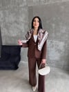 şal aksesuarlı ceket takım kahve 