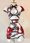 Beyaz Ejderha Motifli Pencere Detaylı Şeritli Qipao Elbise