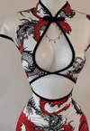 Beyaz Ejderha Motifli Pencere Detaylı Şeritli Qipao Elbise