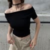 Siyah Madonna Yaka Kısa Kollu Crop Bluz