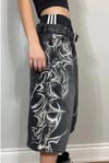 Siyah Yıkamalı Tribal Grafiti Gotik Y2K Unisex Şortolon