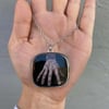 Wednesday - The Thing Hand Resimli Kolye 