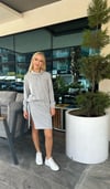 Gri Boyun Detaylı Sweatshirt Ve Yandan Fermuar Detaylı Etek Takım