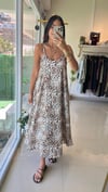 248074 LEOPAR DESENLİ ASKILI SATEN ELBİSE