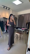 333 YANLARI YIRTMAÇLI MODAL ELBİSE KAHVE