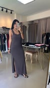 333 YANLARI YIRTMAÇLI MODAL ELBİSE KAHVE