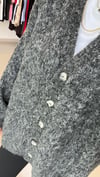 60264 V YAKA ŞARDONLU DÜĞMELİ HIRKA GRİ