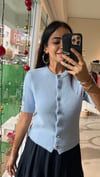 60284 BİSİKLET YAKA YUMUŞAK DOKULU DÜĞMELİ TRİKO HIRKA BEBE MAVİ