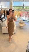 OMUZ DEKOLTELİ ELBİSE KAHVE